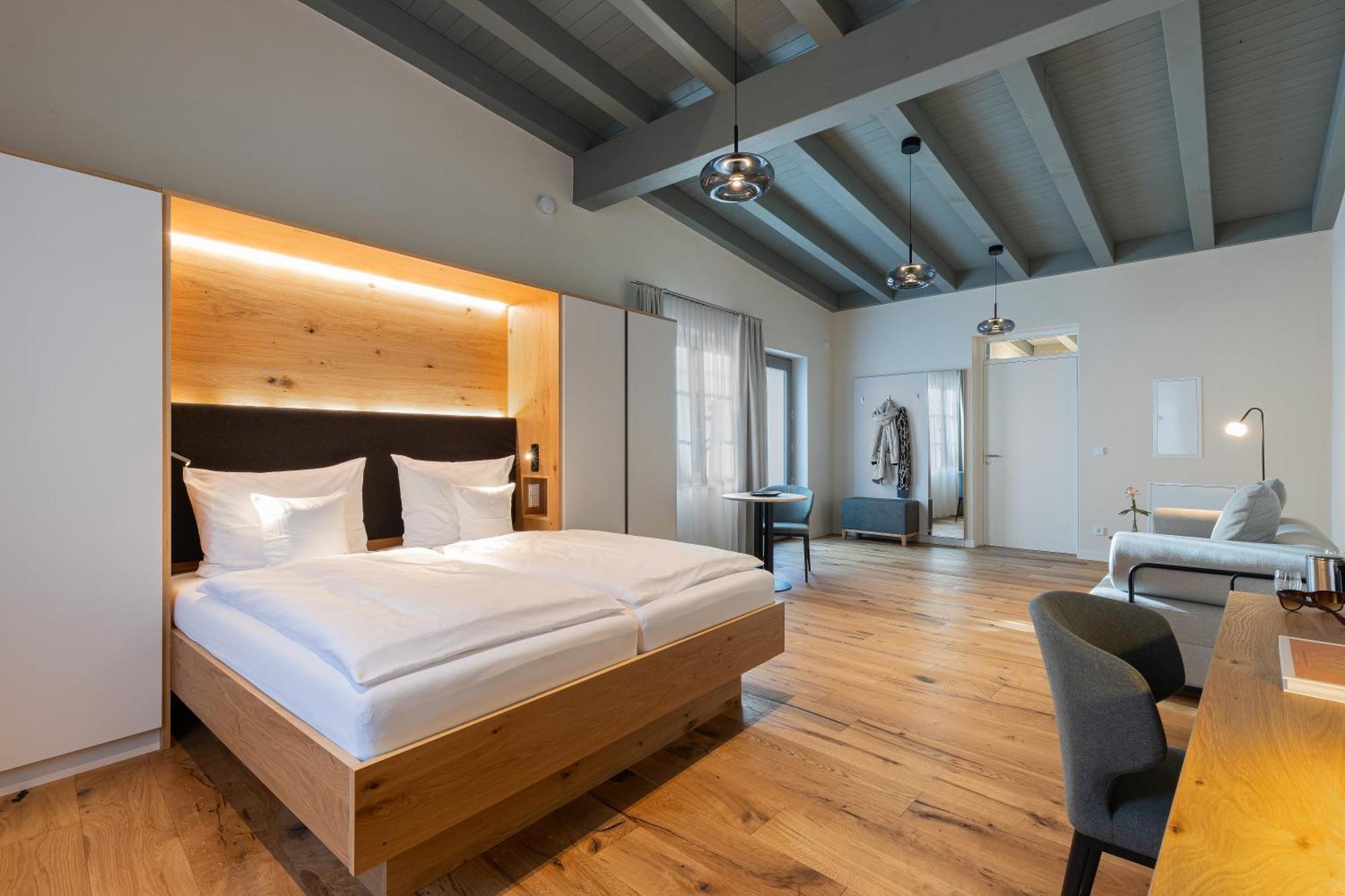 Boutique Hotel Gruener Zweig Schlettau Esterno foto